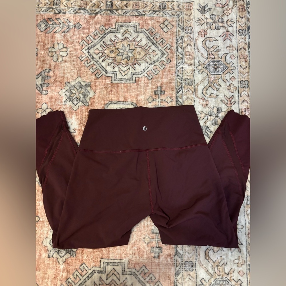 Lululemon scallop hem high rise crop Size 8 - Picture 5 of 5